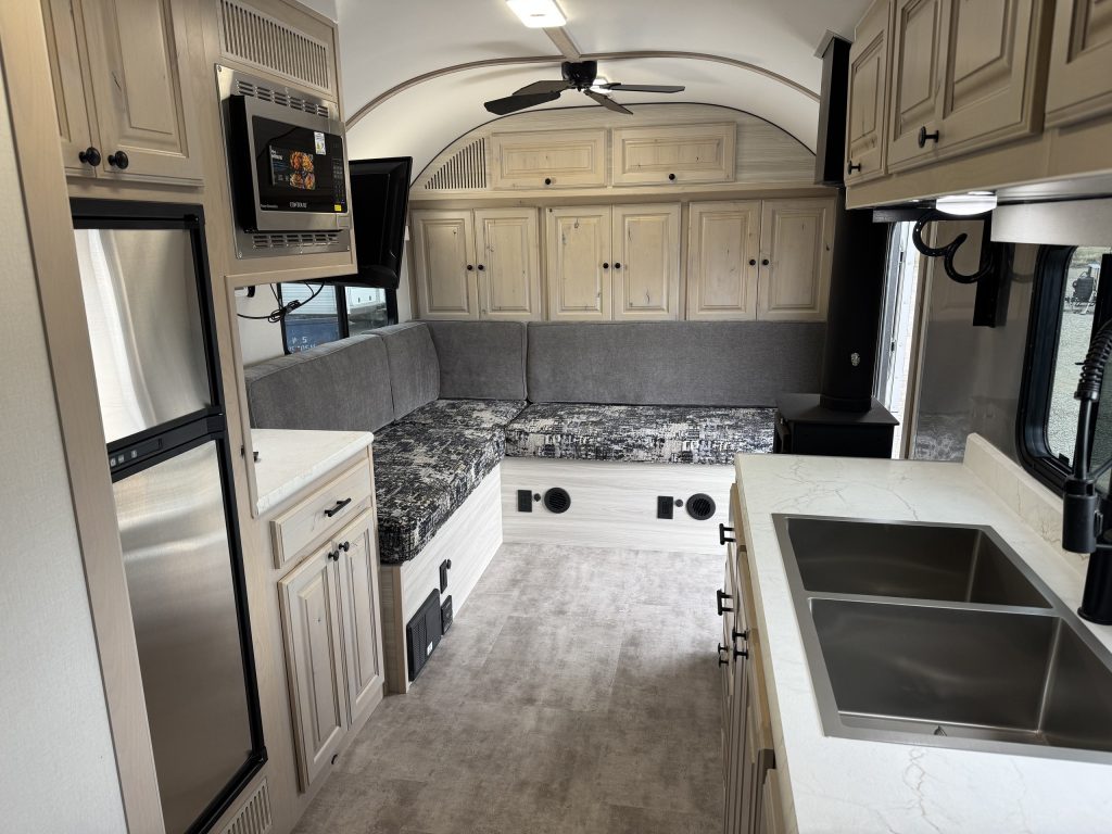 Peak Camp Kitchen and Lounge
