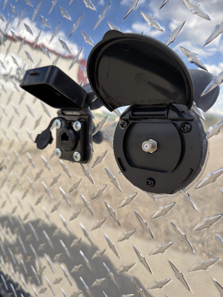 Image of the exterior connection ports opened of Gail Camp #131.