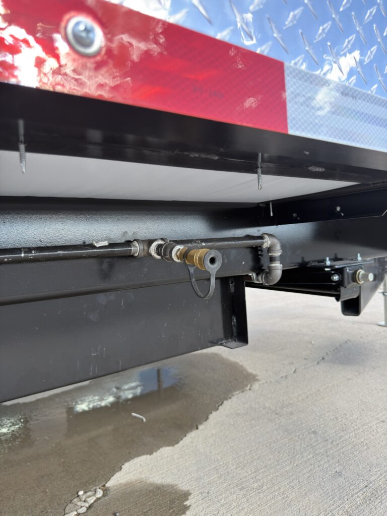 Image of the exterior gas quick-connect fitting of Gail Camp #131.
