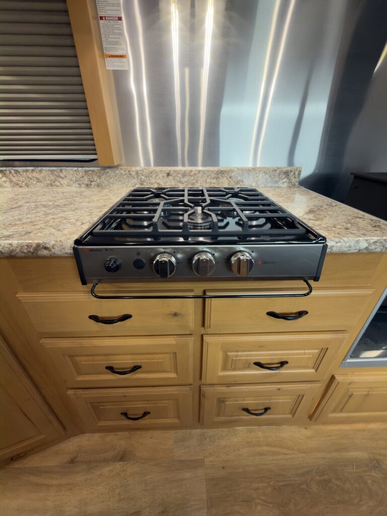 Image of the three-burner cooktop of Gail Camp #131.