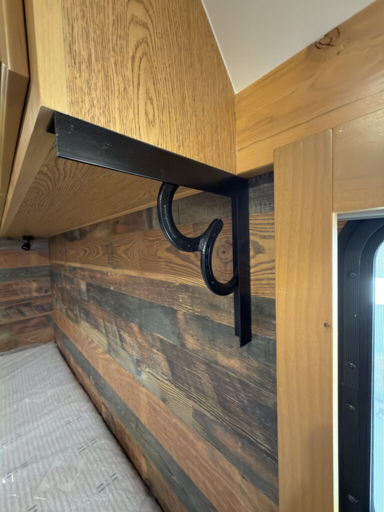 Image of the welded horseshoe accent of Gail Camp #131.