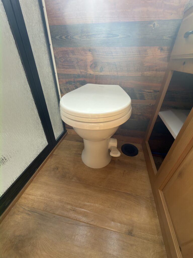 Image of the bathroom toilet of Gail Camp #131.
