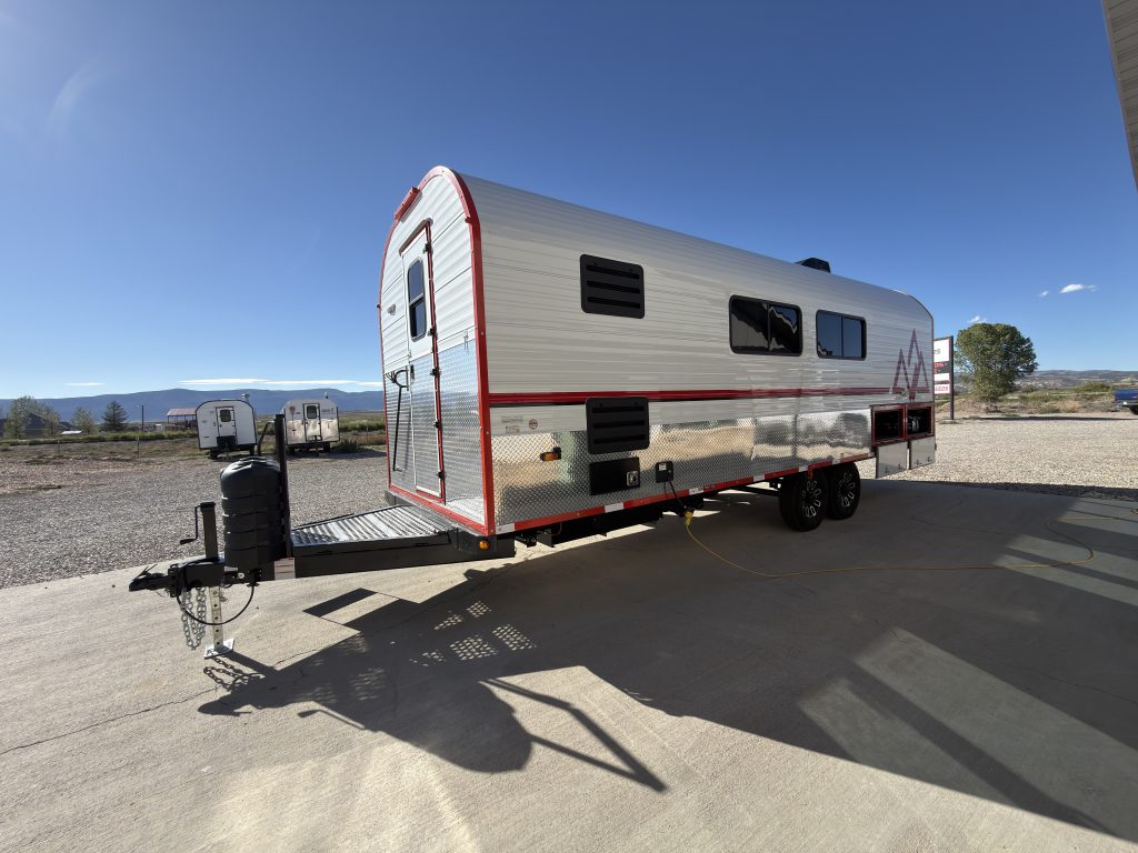 Curb-side exterior profile with tongue steps on Nielsen Camp #133