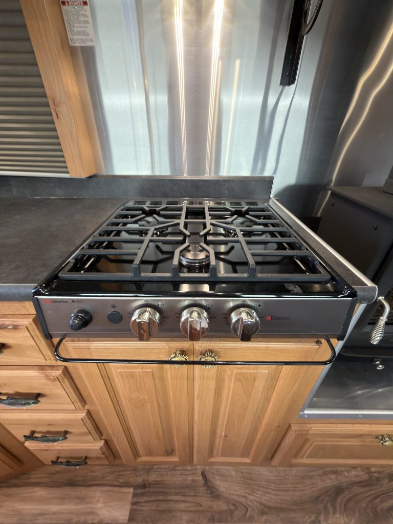 Three-Burner Cooktop on Nielsen Camp #133