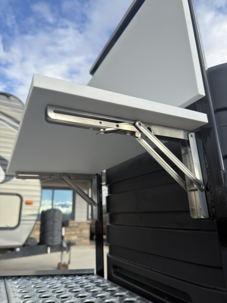 Van Niewkoop Camp #136: Close view of the support hardware beneath the fold-down exterior seat.