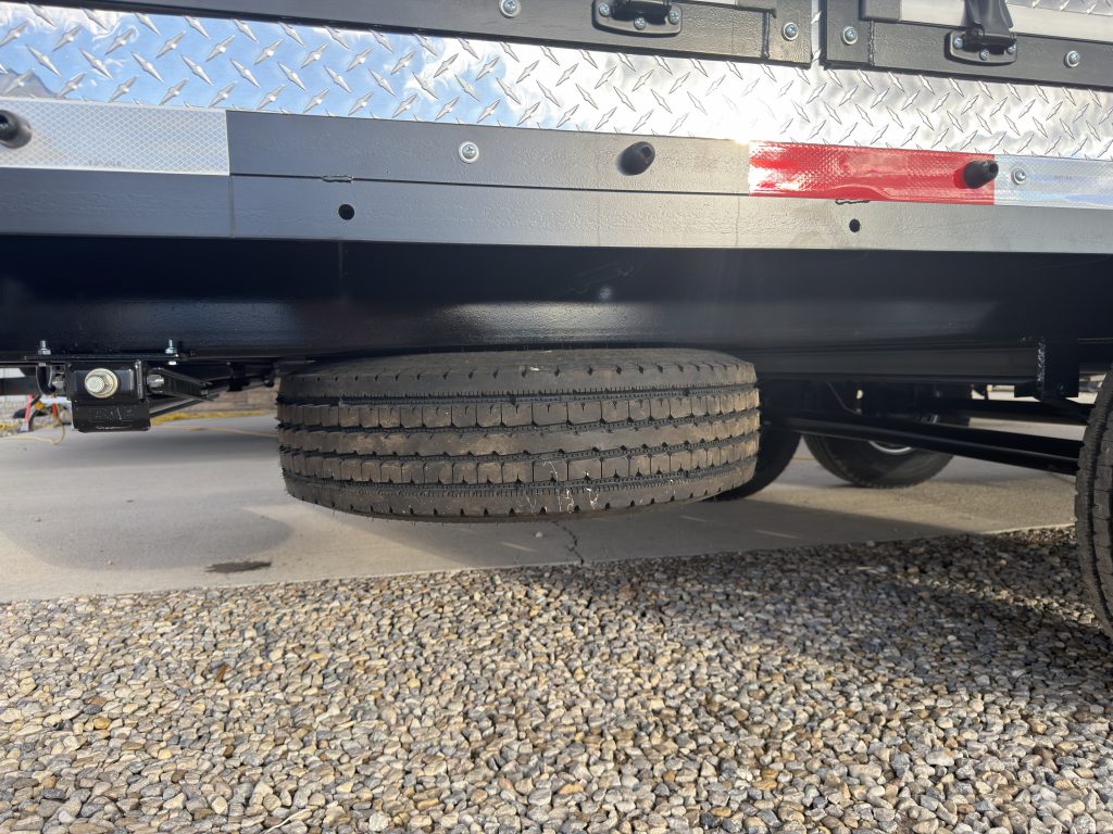 Van Niewkoop Camp #136: Spare tire mounted beneath the camp in its drop-down carrier.