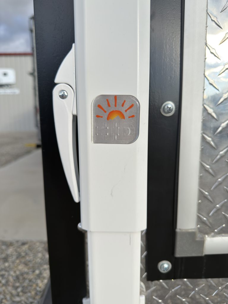 Van Niewkoop Camp #136: Close view of the logo on the exterior awning hardware.