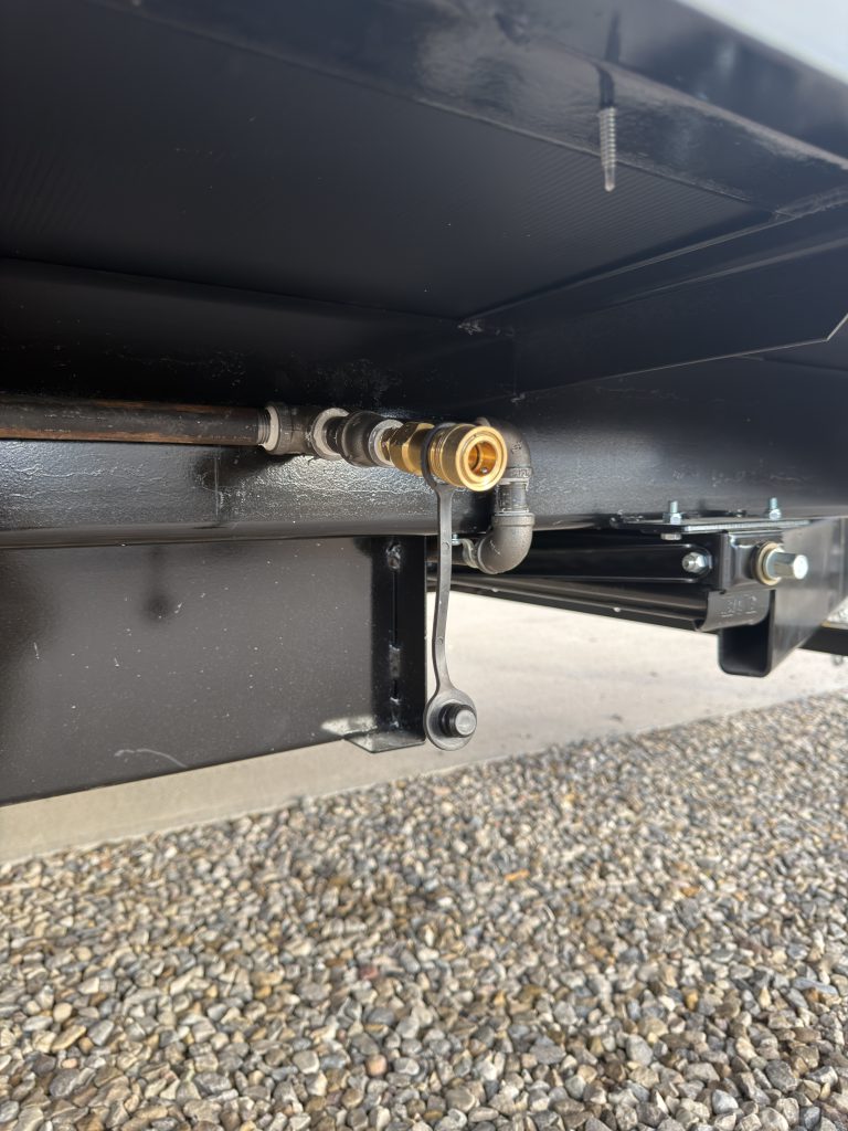Van Niewkoop Camp #136: Capped propane quick-connect mounted beneath the curbside frame.