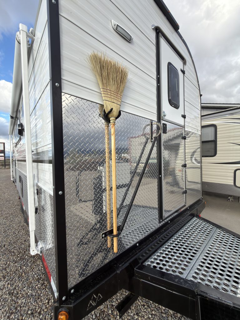 Van Niewkoop Camp #136: Dutch entry door, secured corn broom, front platform, and fold-away hand railing.