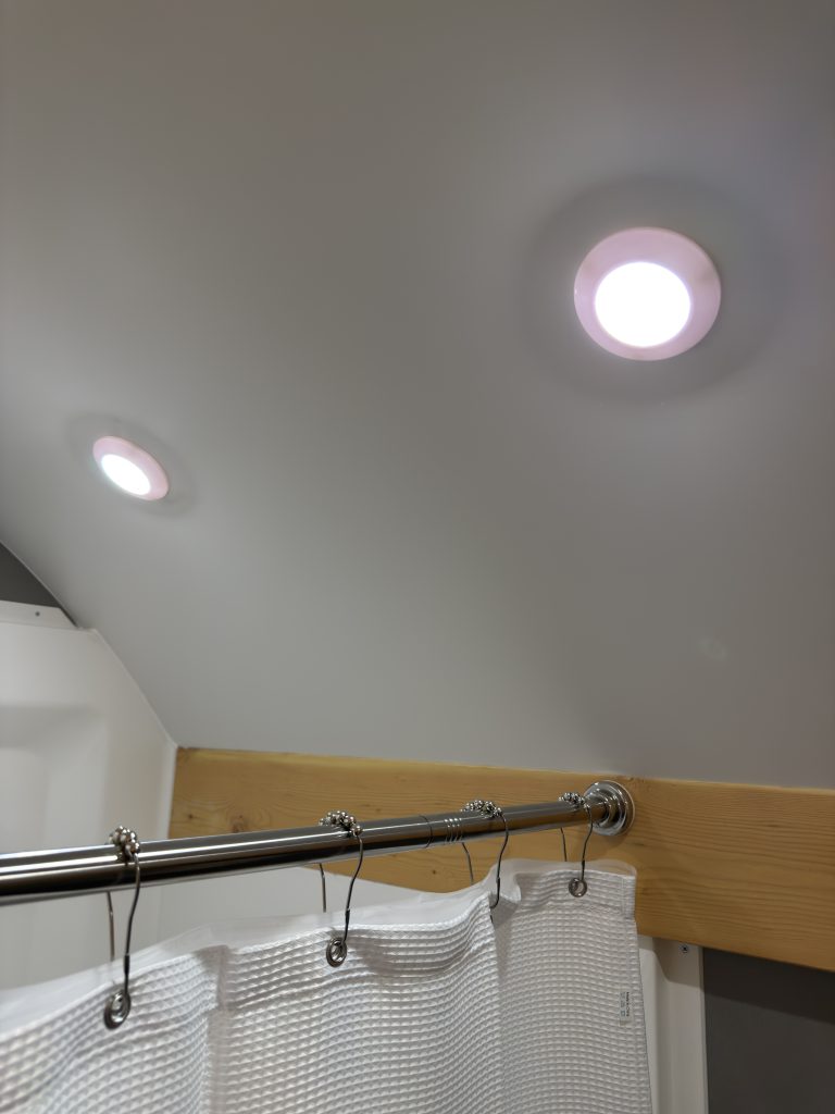 Van Niewkoop Camp #136: Illuminated dimmable LED ceiling pocket lights above the shower curtain rod.