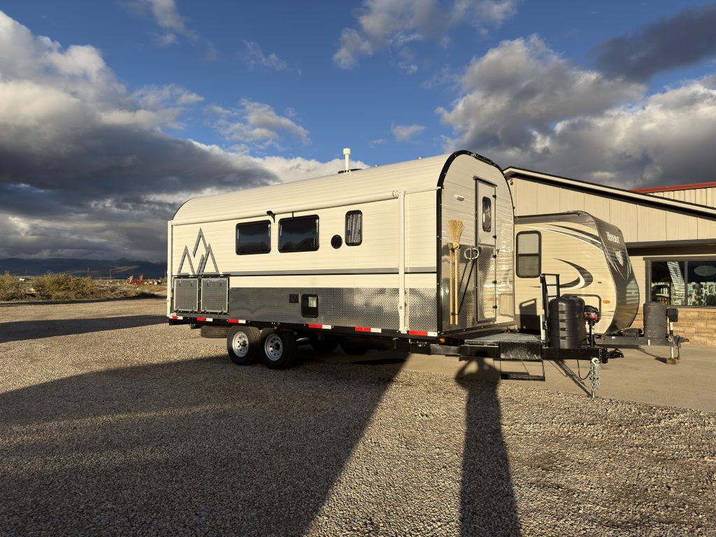Van Niewkoop Camp #136: Full curbside exterior view with the hitch and front platform.